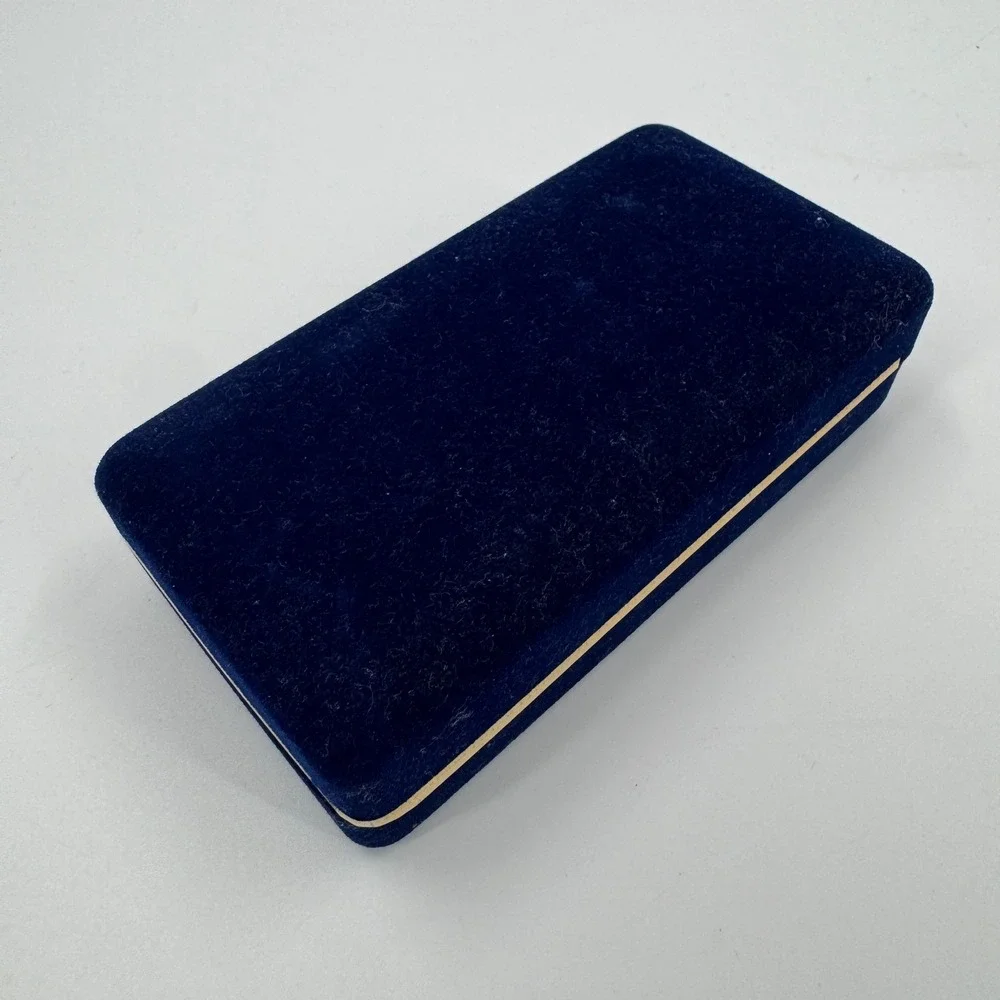 Vintage Hotel Ambassador Seoul‎ Korea Gold Tone Medallion Keychain with Box